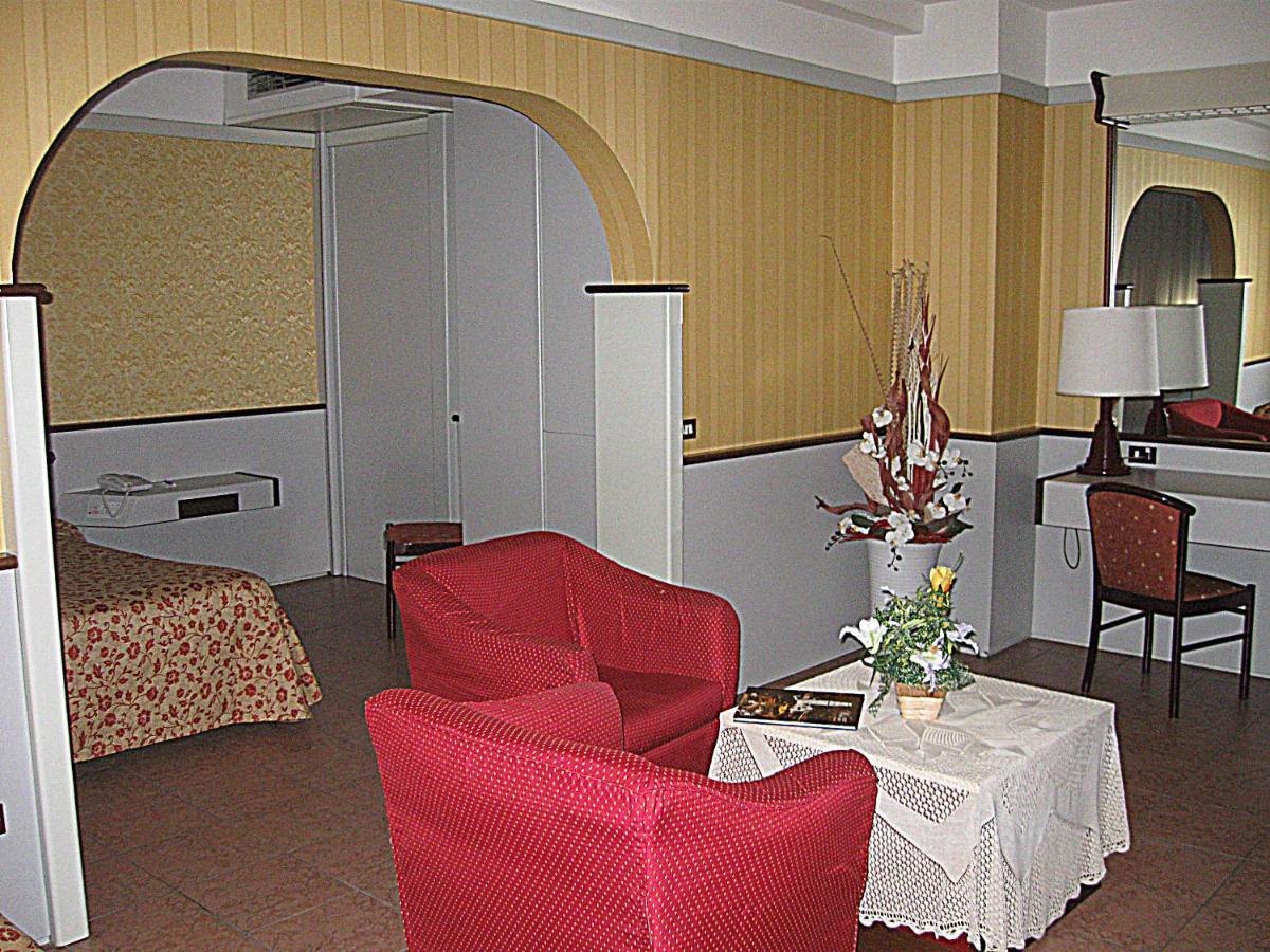 Hotel Maxim Verona Bagian luar foto